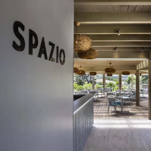 SPAZIO restaurant at 7Pines Resort Sardinia, open from 7:00 to 11:00 pm